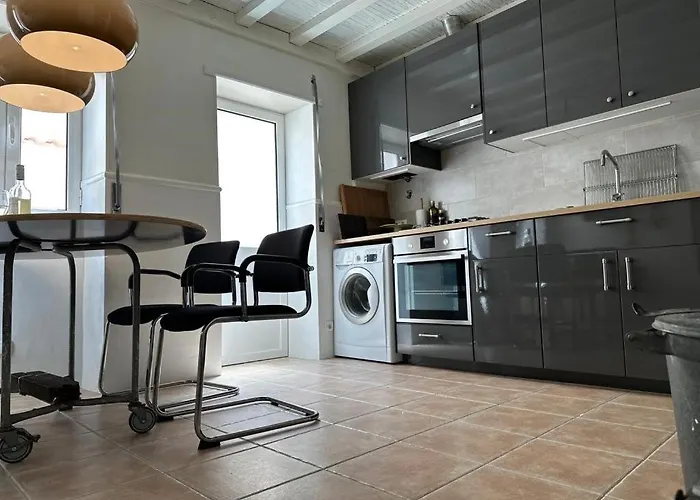 100 Meters From The Beach! Rua Da Paz * Nazaré